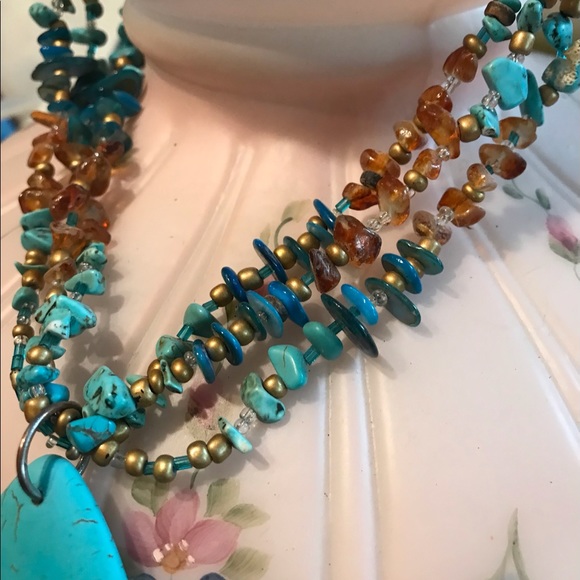Beautiful large faux turquoise and stone chipped necklace in new condition. - Picture 4 of 5